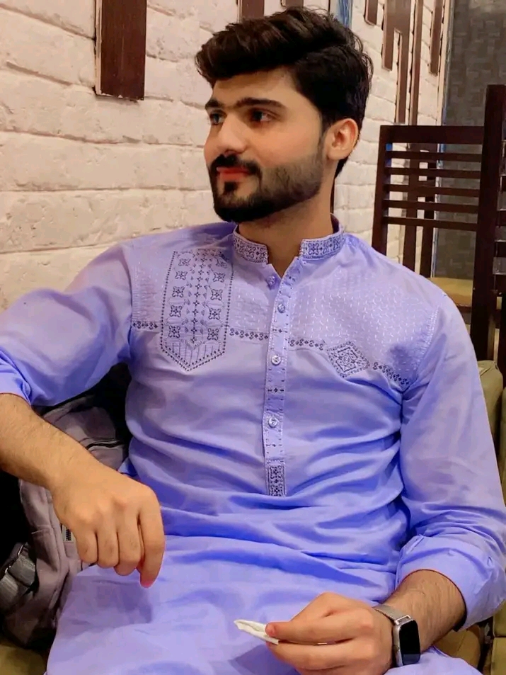 Muhammad Hamza side view